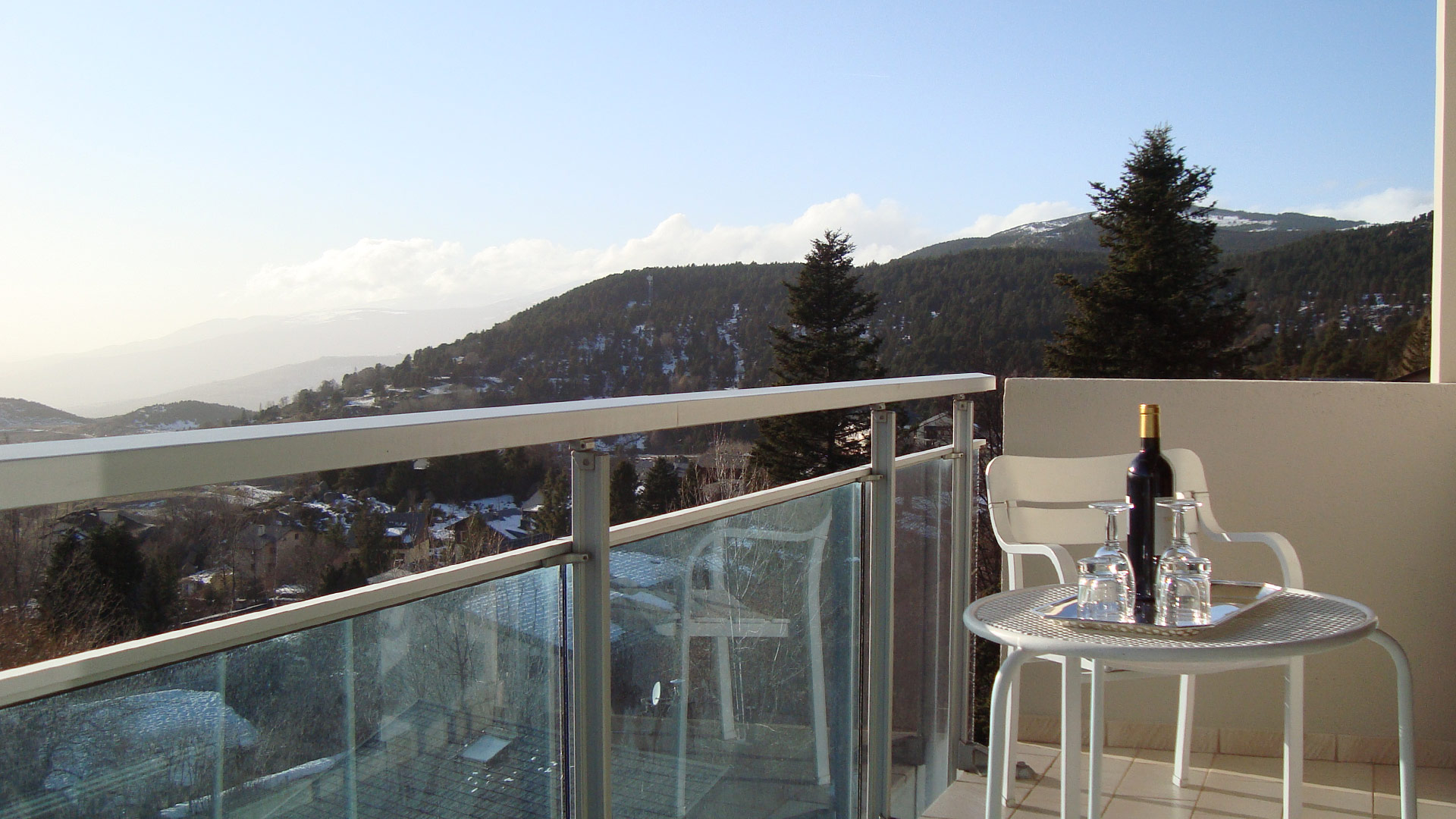 Terrasse d'un appartement à vendre à Font-Romeu avec vue sur la montagne